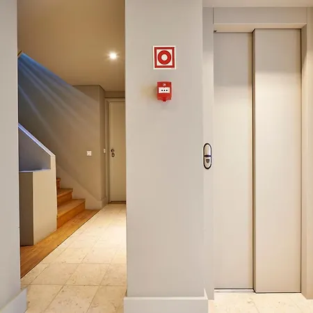 Modern Bica Dos Olhos ליסבון