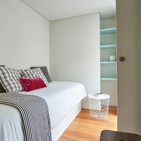 Modern Bica Dos Olhos *