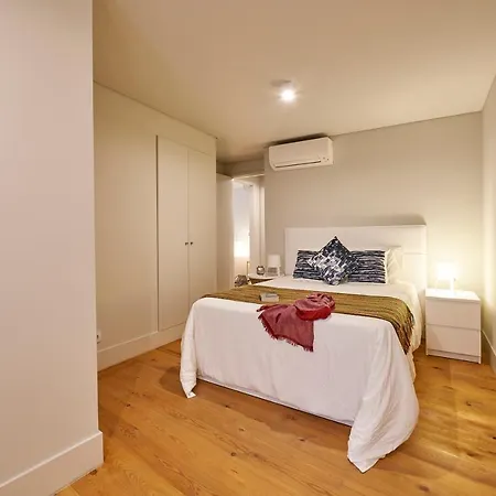 Modern Bica Dos Olhos