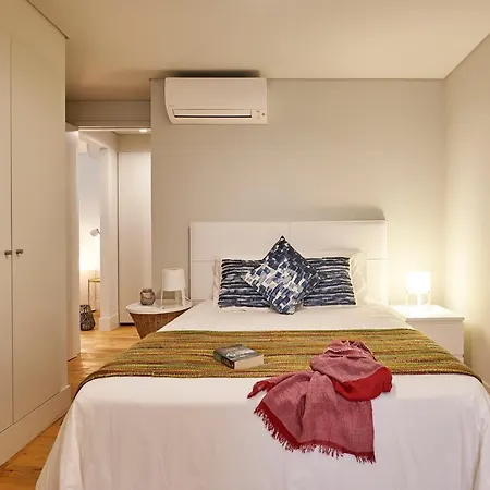 Modern Bica Dos Olhos アパート